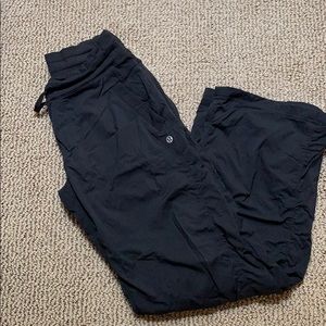 Lululemon black lined dance pant- size 6